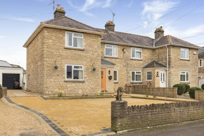 3 bed property, in Park View, £450,000