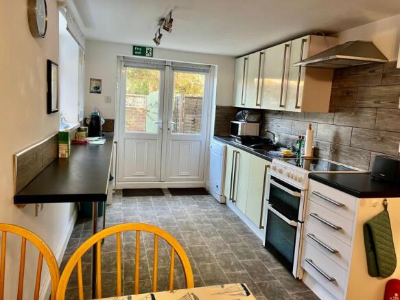2 bed property, in Prospect Hill, £150,000
