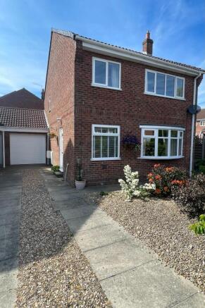 4 bed property, in Vicarage Lane, £250,000