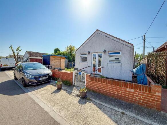 2 bed property, in Standard Avenue, £90,000
