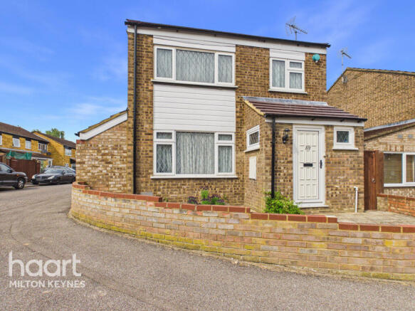 3 bed property, in Golden Drive, £300,000