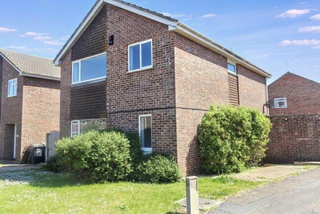 4 bed property, in Stratton Road, £450,000