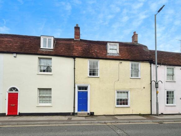 1 bed property, in Silver Street, £130,000