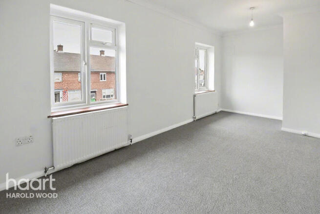 2 bed property, in Harlesden Road, £425,000