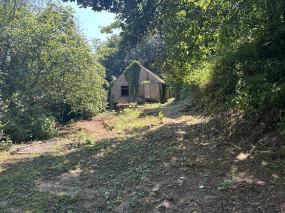 3 bed property, in Bickington, £200,000