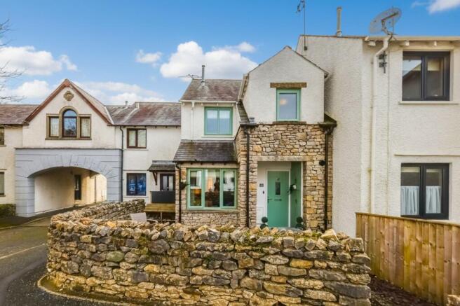 2 bed property, in 26 Lower Abbotsgate, £325,000