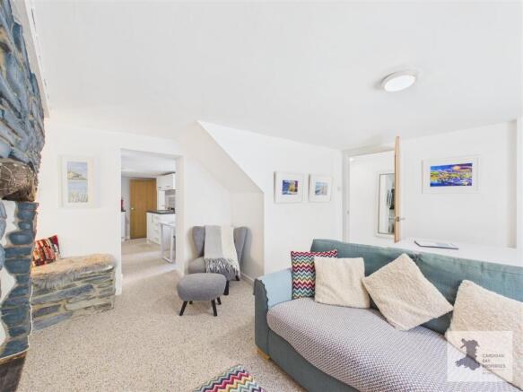 4 bed property, in 38 Feidrfair, £185,000