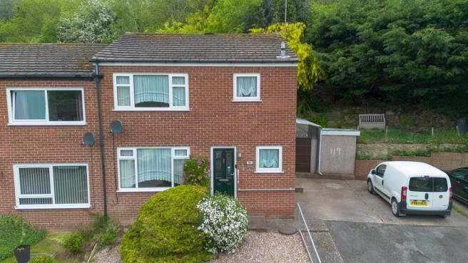 3 bed property, in Barley Close, £260,000