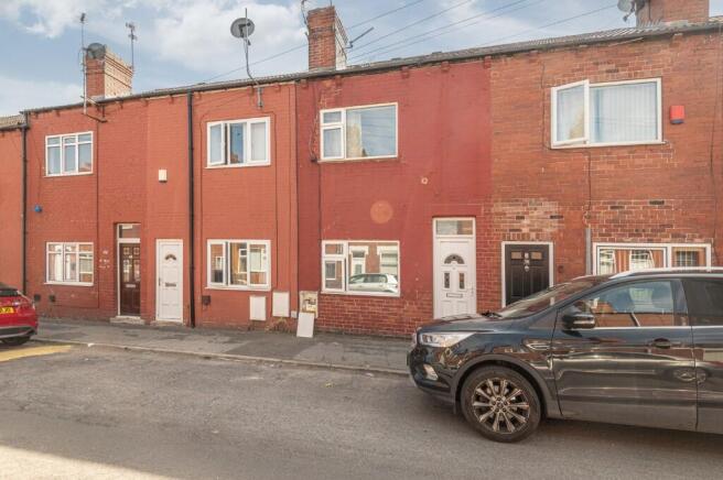 3 bed property, in Victoria Street, £95,000