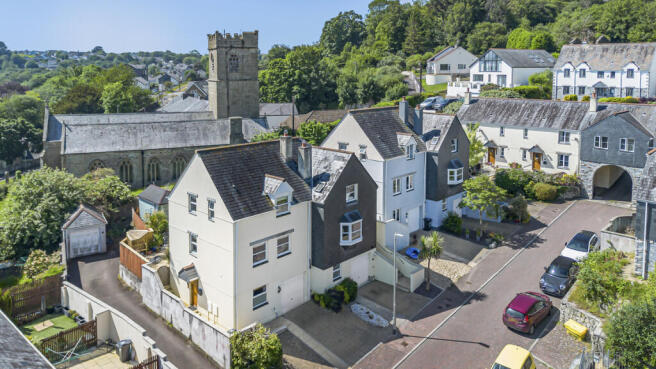 3 bed property, in Churchfield Place, £265,000