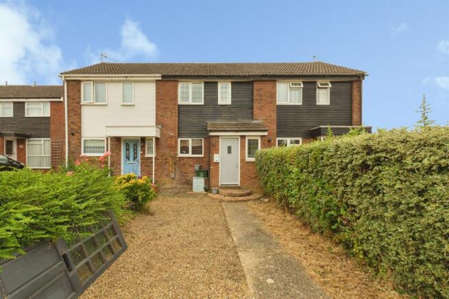 2 bed property, in Bronte Close, £310,000