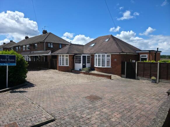 4 bed property, in Windmill Road, £350,000