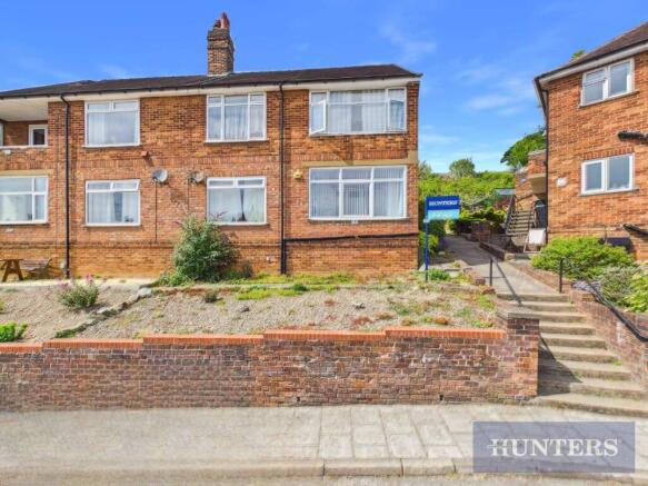 2 bed property, in Westwood Gardens, £115,000