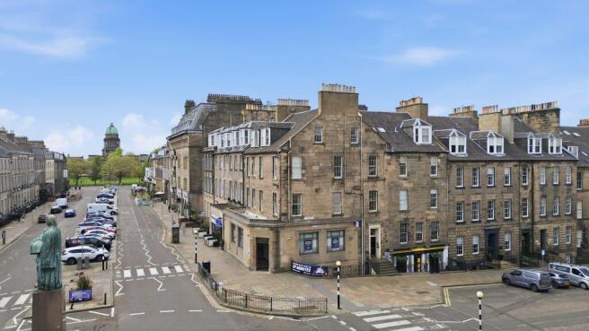 2 bed property, in 34/5 North Castle Street, £415,000