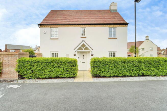 3 bed property, in Oatlands Drive, £375,000