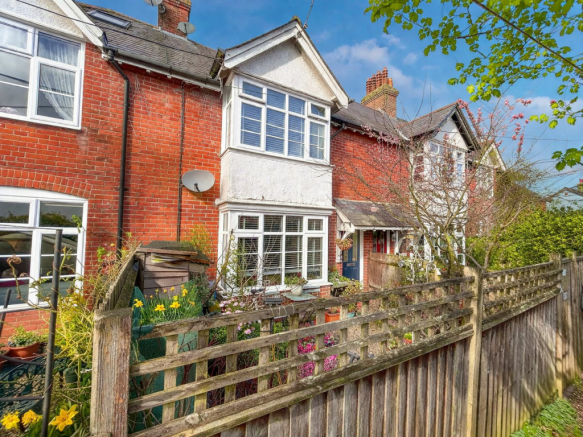 2 bed property, in Pikes Hill, £395,000