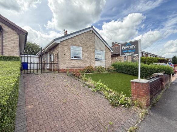 2 bed property, in Kettering Drive, £180,000