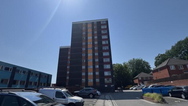 1 bed property, in St. Cecilia Close, £34,000