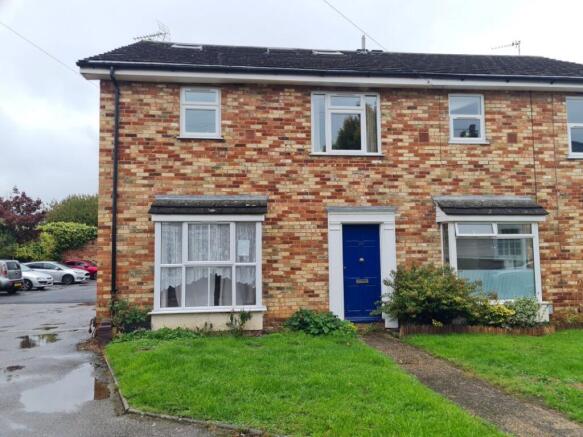 2 bed property, in 28 Church Road, £125,000