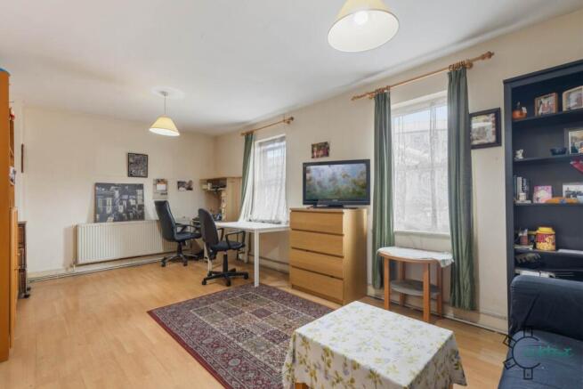 2 bed property, in Northumberland Park, £250,000