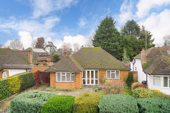 3 bed property, in Grove Park, £675,000