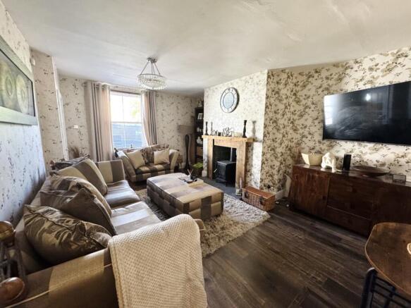 2 bed property, in Rosegarth, £125,000