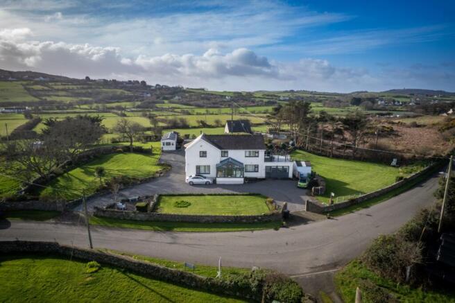 4 bed property, in Caer, £550,000