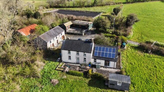4 bed property, in Penrhiwllan, £575,000