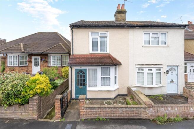2 bed property, in New Road, £350,000