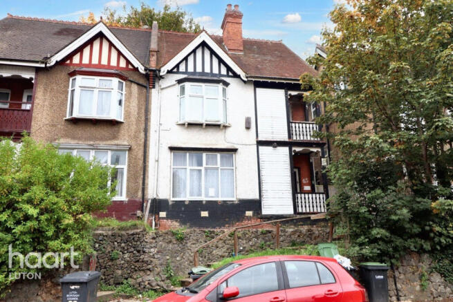 1 bed property, in Ashburnham Road, £65,000