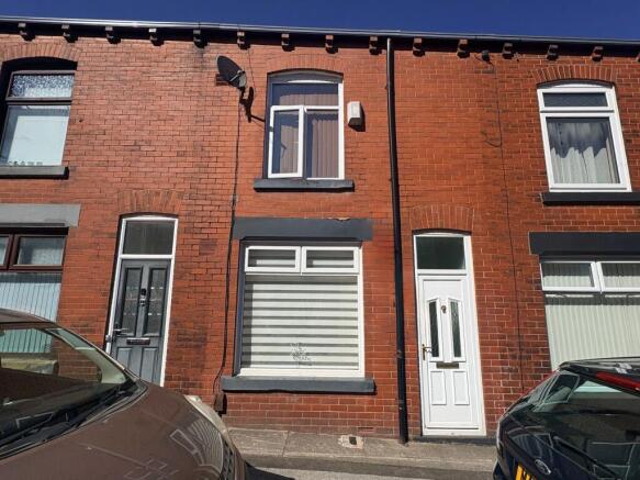 2 bed property, in Huxley Street, £120,000