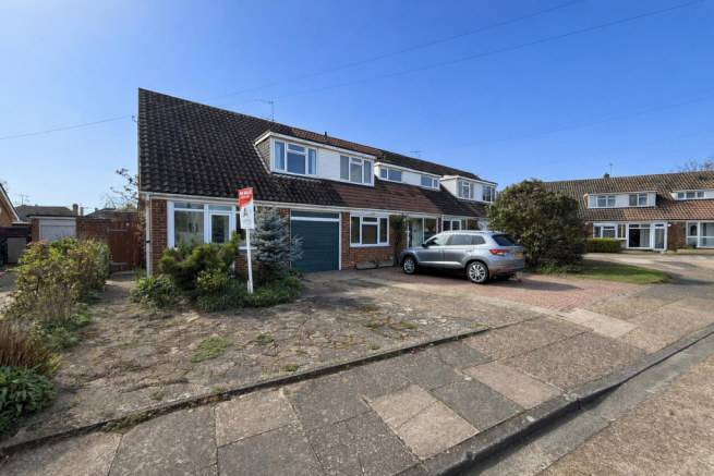 3 bed property, in Anglesey Close, £520,000