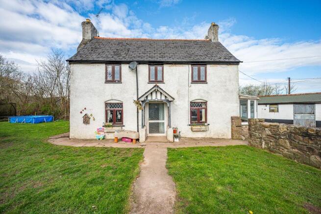 3 bed property, in Wernrheolydd, £495,000