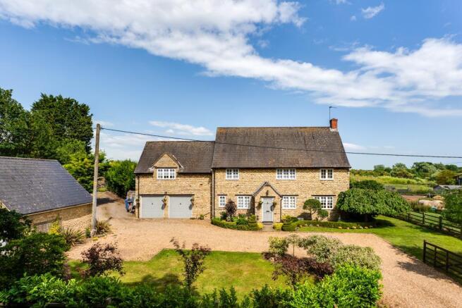 4 bed property, in Duck End, £900,000