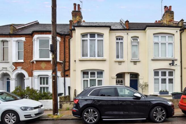 1 bed property, in Longhurst Road, £275,000