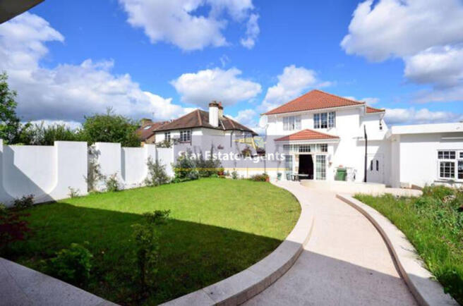 4 bed property, in Highland Avenue, £1,499,000