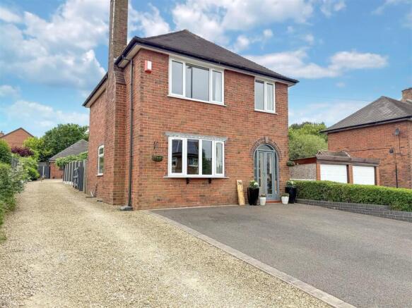 3 bed property, in Edinburgh Road, £295,000