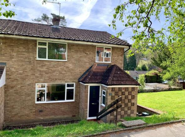 3 bed property, in Hillingdale, £400,000