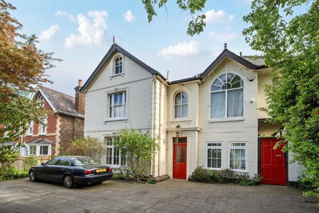 6 bed property, in Milbourne Lane, £1,895,000