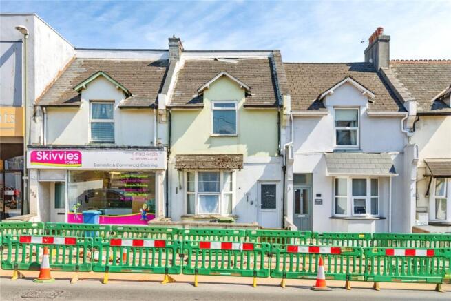 2 bed property, in Torquay Road, £115,000