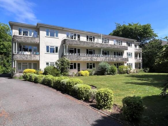 2 bed property, in Marlborough Road, £275,000