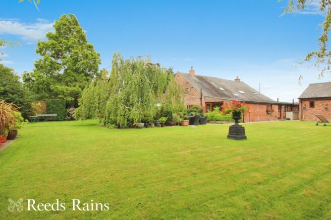 5 bed property, in Dawbers Lane, £1,200,000
