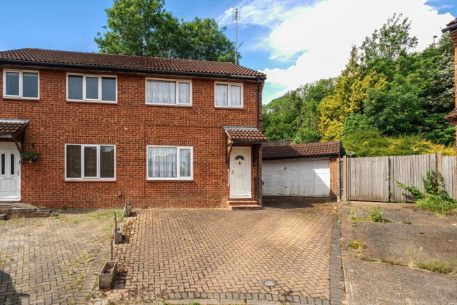 3 bed property, in Sale Agreed During Social Media Pre Market Launch, £325,000