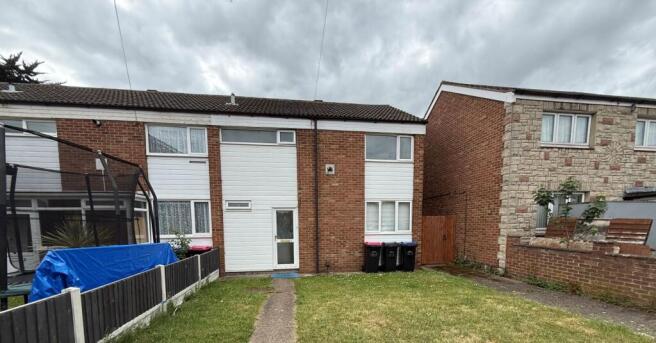 3 bed property, in 11 St. Edmunds Close, £225,000