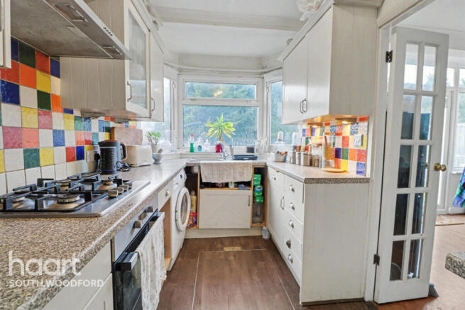 4 bed property, in Westview Drive, £700,000