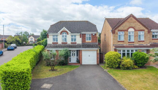 4 bed property, in Kestrel Drive, £425,000