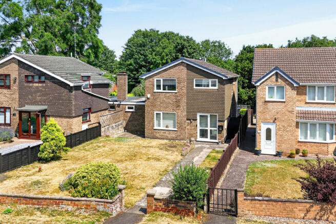 3 bed property, in Corby Road, £400,000