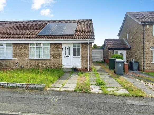 2 bed property, in Chelford Close, £175,000