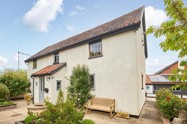 3 bed property, in Yaxley Road, £575,000
