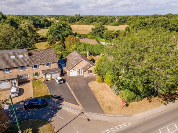 4 bed property, in Stratford Road, £600,000